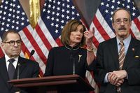 Donald Trump Dimakzulkan, Bros Ketua DPR AS Nancy Pelosi Curi Atensi