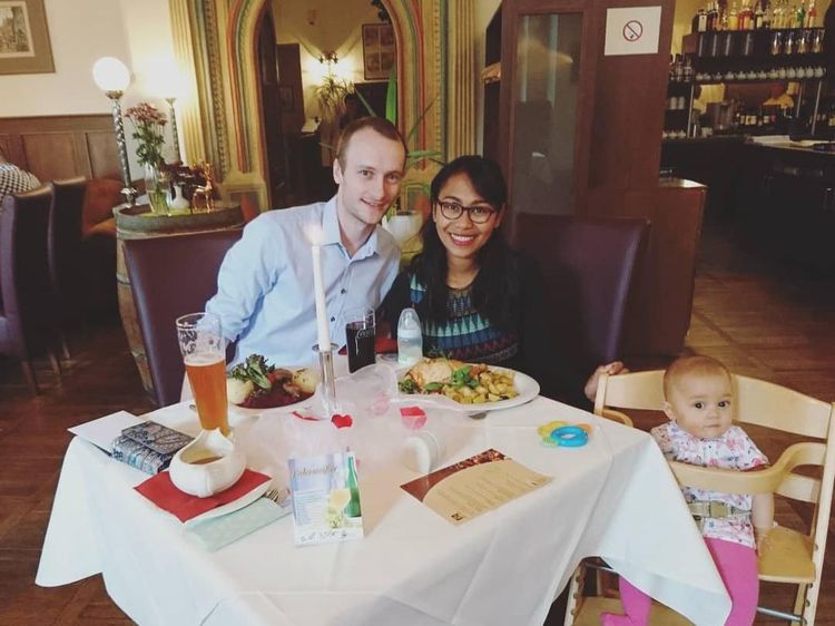 Begini Potret Kulineran Seru YouTuber Keluarga Bahagia di Jerman