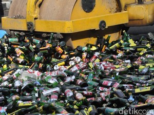 Jelang Nataru, Polisi Musnahkan Miras di Kabupaten Bandung dan Cianjur