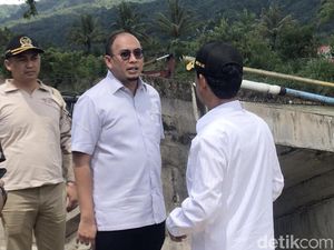 Penyaluran Bantuan Disertai Sindiran Ala Andre Rosiade