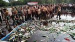 Ribuan Botol Miras Dimusnahkan di Jakut