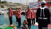 Dalam upacara tersebut, dari 38 napiter yang ikut membacakan ikrar, lima napiter di antaranya terpilih menjadi pembaca ikrar setia NKRI. Selanjutnya diikuti oleh seluruh peserta upacara.