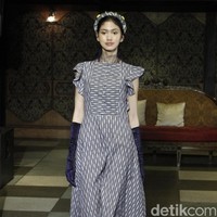 Fashion show Ikat Indonesia by Didiet Maulana bertajuk TerIkat Romansa di Sofia at Gunawarman, Jakarta Selatan, Rabu [18/12/2019]. Foto: Mohammad Abduh/Wolipop