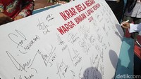 Lapas Permisan dan Lapas Kembang Kuning sendiri termasuk lapas medium security, di antara delapan lapas yang ada di Pulau Nusakambangan. Sementara napi teroris yang ada di Pulau Nusakambangan terdapat 196 orang dan tersebar di Lapas Batu, Pasir Putih, Kembang Kuning, Permisan, dan Lapas Karanganyar dan terbagi dalam Super High Risk, High Risk, dan Medium.
