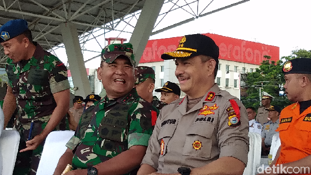 Hermawan M - detikcom/  Mayjen TNI Surawahadi bersama Kapolda Sulsel Irjen Mas Guntur Laupe