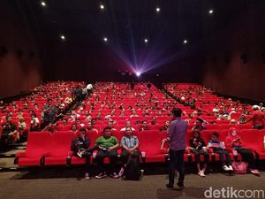 Dihadiri Cak-Ning dan Pengusaha Muda, PDIP Nobar Film Naga Bonar Reborn
