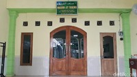 Ular pertama kali diketahui saat warga RT 01 RW 27 hendak melaksanakan salat Asar pada Sabtu (7/12) lalu.