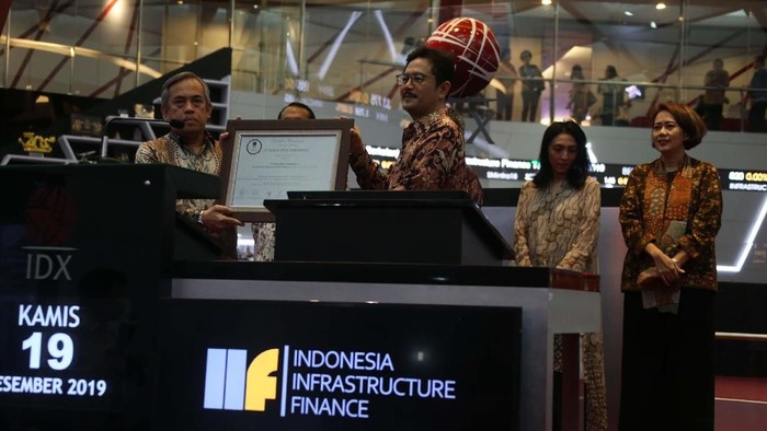PT Indonesia Infrastructure Finance (IIF) mencatatkan Obligasi Berkelanjutan I Indonesia Infrastructure Finance Tahap I Tahun 2019 di Bursa Efek Indonesia (BEI).