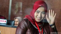 Istri mantan Menpora Imam Nahrawi, Shobibah Rohmah, menjalani pemeriksaan di KPK, Jakarta, Kamis (19/12/2019).