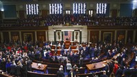 Seperti dilansir AFP dan New York Times, Kamis (19/12/2019), voting digelar terhadap dua dakwaan pemakzulan yang dijeratkan terhadap Trump, yakni penyalahgunaan kekuasaan dan menghalangi Kongres AS. Voting digelar oleh DPR AS di Gedung Capitol, Washington DC pada Rabu (18/12) waktu setempat. Patrick Semansky/AP Photo.