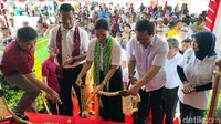 Dalam peresmian itu, Juliari didampingi oleh sang istri, Grace Batubara, Wakil Gubernur Kalimantan Selatan Rudy Resnawan dan Pimpinan IPWL Intan Banua Gandes Pratiwi.