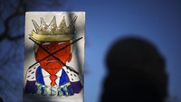 Diketahui, DPR AS telah melakukan voting pemakzulan Donald Trump. Hasil voting untuk dua dakwaan pemakzulan menunjukkan mayoritas DPR AS setuju memakzulkan Trump. Dengan disetujuinya dua dakwaan pemakzulan ini maka Trump resmi menjadi Presiden AS yang ketiga dalam sejarah yang dimakzulkan oleh DPR AS. Drew Angerer/Getty Images.