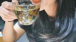 Perankan Ainun, Ini Pose Cantik Maudy Ayunda Saat Kulineran