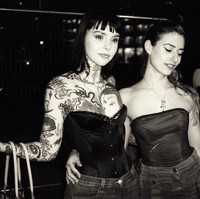 Tapi tentu modifikasi terseram adalah mentato bola mata. Prosedur tersebut baru dilakukan 100 orang di dunia. Grace sendiri mengaku sempat takut meski sebenarnya tidak terlalu sakit baginya. Foto: Instagram