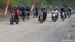 Gaya Jokowi Jajal Jalan di Perbatasan Naik Motor Custom