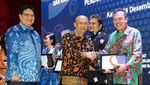 Menkop UKM Beri Penghargaan untuk Penjamin KUR Terbaik 2019
