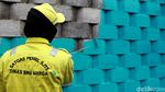 Tembok JLNT di Kawasan Cipete Dicat Petugas Bina Marga