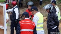 Jokowi juga menerima penjelasan soal proyek irigasi, jalan perbatasan dan rencana pembangunan pos lintas batas negara (PLBN).
