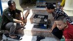 Hii...! 31 Ular Kobra Ditemukan di Dalam Masjid Sukoharjo