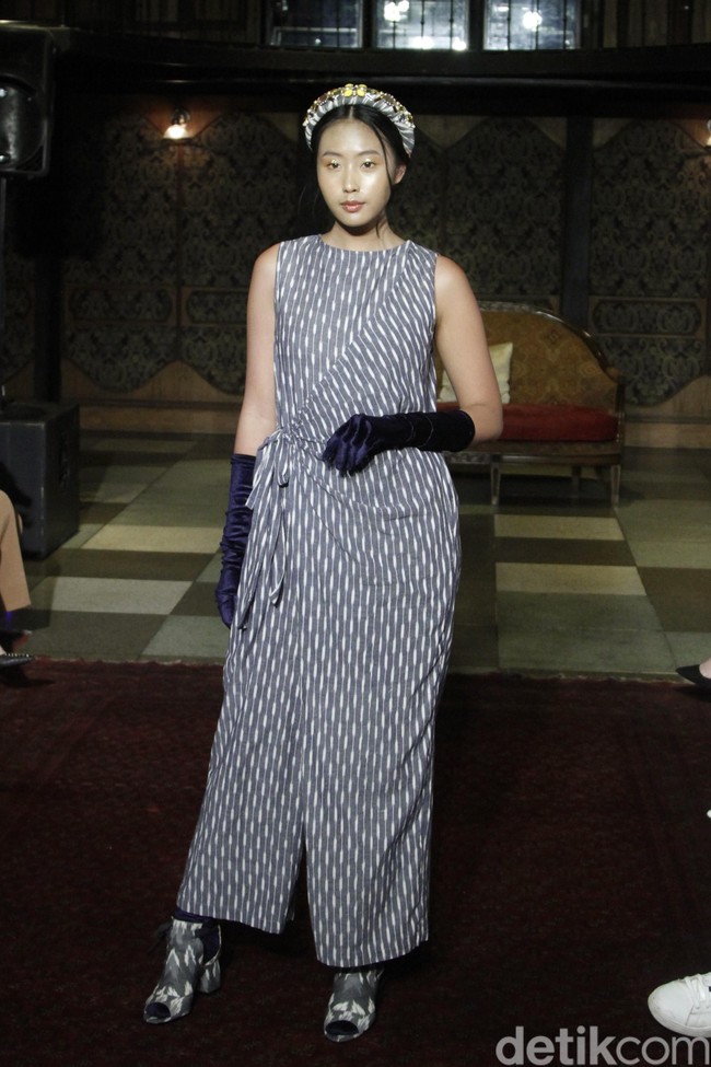 Fashion show Ikat Indonesia by Didiet Maulana bertajuk TerIkat Romansa di Sofia at Gunawarman, Jakarta Selatan, Rabu [18/12/2019]. Foto: Mohammad Abduh/Wolipop