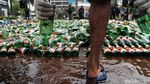 Bea Cukai Musnahkan Rokok dan Miras Ilegal