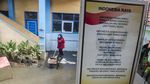 Warga Bandung Selatan Bopong Jenazah di Tengah Banjir