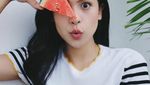 Perankan Ainun, Ini Pose Cantik Maudy Ayunda Saat Kulineran