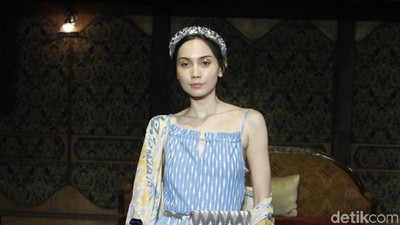 Foto: Gaun Elegan dan Romantis Didiet Maulana untuk Musim Purnama