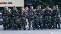 Apel diikuti pasukan gabungan TNI dan Polri.
