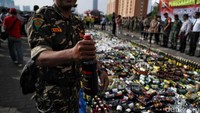 Ribuan botol miras tersebut dikumpulkan dari berbagai lokasi di wilayah Jakarta Utara.