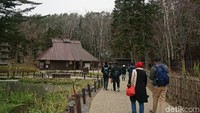 Untuk bisa masuk ke dalam kawasan ini, kamu dikenakan biaya 1.800 Yen (sekitar Rp 230 ribuan). Harga tiket ini sudah termasuk tiket nonton untuk ninja show. (Syanti/detikcom)