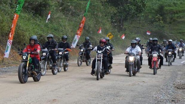 Saat Menteri PUPR Temani Presiden Jokowi Pakai Motor Custom 