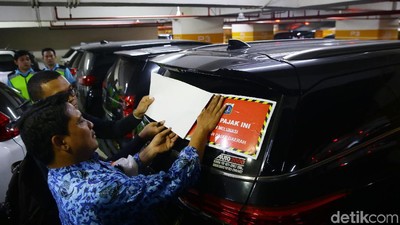 Berburu Penunggak Pajak di Mal Pacific Place