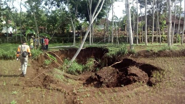 Lahan di Wonogiri Amblas Sedalam 16 Meter, Kok Bisa?