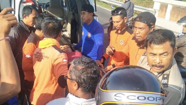 Ngantuk, Perempuan Bermotor Terjun ke Jembatan Pantai Lebih Gianyar