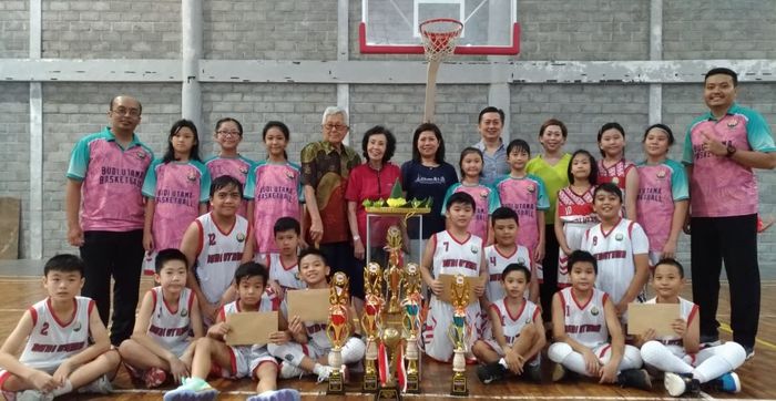 SD Budi Utama Yogyakarta memenangi turnamen bola basket ABS Cup 2019 di kelompok putra maupun putri. SD Budi Utama Yogyakarta memenangi turnamen bola basket ABS Cup 2019 di kelompok putra maupun putri.