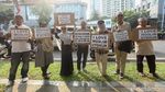 Saling Dorong Warnai Aksi untuk Uighur di Kedubes China