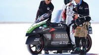 Dalam kompetisi ini, EV-02A Movitec menetapkan rekor dunia baru untuk motor listrik. Sebelumnya, rekor kecepatan tertinggi motor listrik hanya sampai 316,9 km/jam pada 2011 dan meningkat menjadi 329 km/jam. Foto: Dok. Young Machine