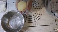 Unjuk Bakat di Dapur, Shireen Sungkar Bikin Roti Sobek Cokelat Empuk