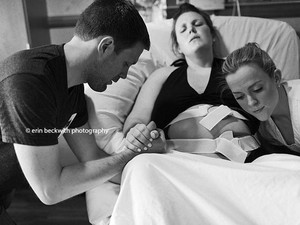 10 Foto Menyentuh Ibu Melahirkan, Jadi Pengingat Jangan Ngelawan Ibu