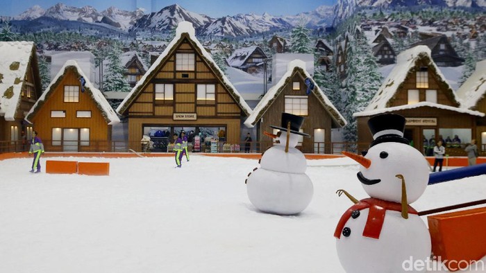 Transpark Mall Bintaro resmi dibuka hari ini, Jumat (20/12). Mall itu juga dilengkapi dengan Trans Snow Wold yang berkelas internasional dan bernuansa Jepang.
