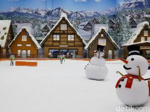 Main Salju Ala Jepang di Trans Snow World Bintaro, Ada The Frosty Parade Juga