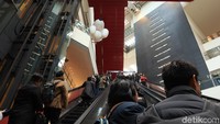 Keluar dari stasiun, traveler sudah langsung tiba di Bashamichi Shopping Avenue. Pusat perbelanjaan ini memang terintegrasi dengan stasiun kereta api (Randy/detikcom)