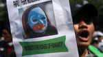 Saling Dorong Warnai Aksi untuk Uighur di Kedubes China