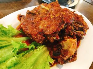 Sore Ini Makan Enak Ikan Bakar, Nasi Bali, Mie Pedas, hingga Begor Mantap