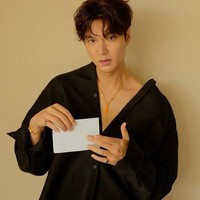 Pada Kamis (19/12/2019), Majalah DAZED merilis serangkaian foto dari pemotretan untuk edisi Januari 2020. Foto: Dok. DAZED Magazine