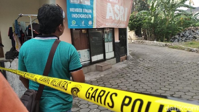 Geledah Rumah di Sleman, Densus Sita Paspor dan Jeriken Isi Cairan