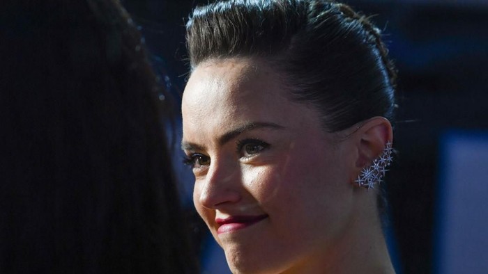 Bintang Star Wars Daisy Ridley Kena Penyakit Graves, Jadi Mudah Tersinggung
