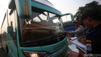 Selain itu, pemeriksaan kelaikan bus itu juga dilakukan guna mengantisipasi kecelakaan bus dan angkutan umum jelang libur Natal dan Tahun Baru 2020.