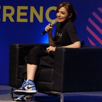 Bukan anak hypebeast namanya kalau belum punya Air Jordan. Najwa sendiri punya Air Jordan 1 Retro High OG Obsidian/University Blue. (Foto: Instagram/@najwashihab)